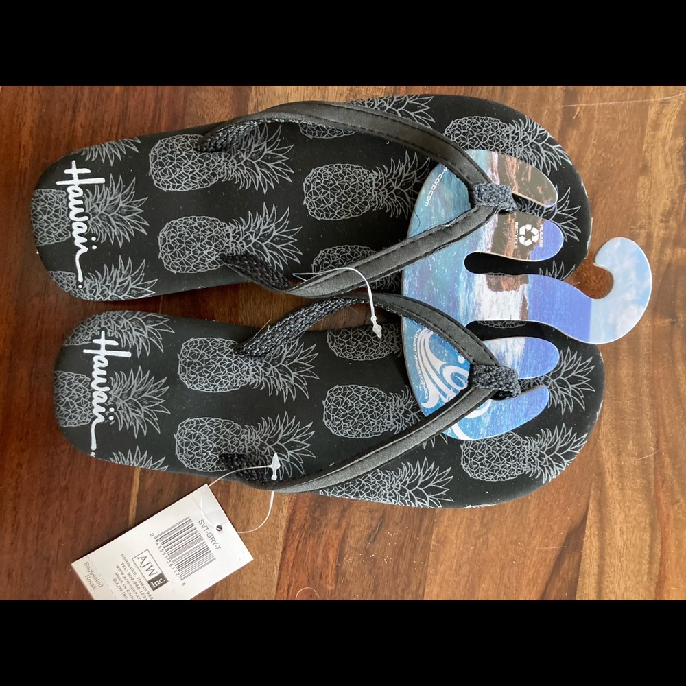 NEW Hawaii slippers black size 7 women’s girls